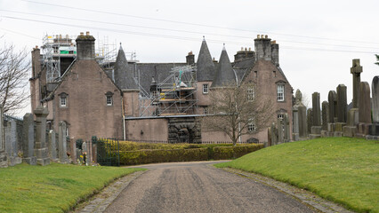 Obraz premium Earlshall castle undergoing renovation works in scotland
