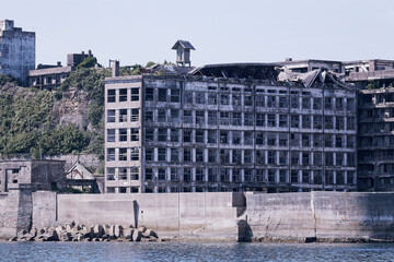 長崎側から見た軍艦島