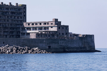 長崎側から見た軍艦島