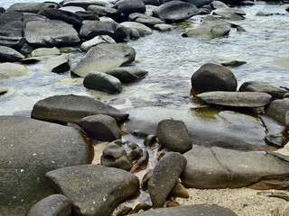 Obraz premium Rugged coastal rocks featuring unique beautifully textures