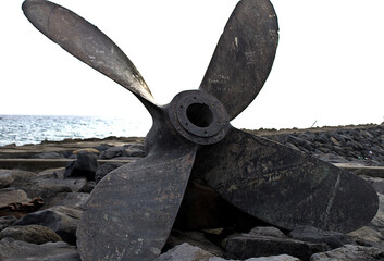 A ship's propeller as evidence of history