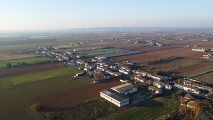 Panorama dal drone della Pianura Padana, dintorni Alessandria - Piemonte - Italia