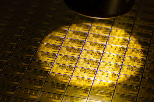 Wafer - Halbleiter Scheibe in gold