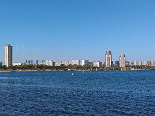 Obraz premium Water leisure in the expanses of the metropolitan metropolis