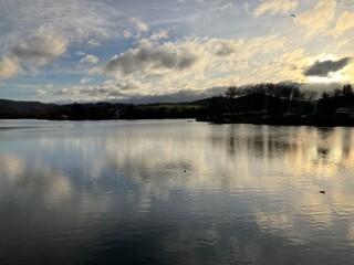 Obraz premium Abendstimmung am Vorbecken der Sorpetalsperre bei Sundern im Sauerland