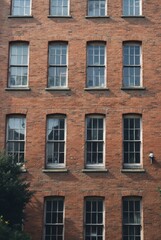 Obraz premium Bricked-Up Windows: A Symbol of Tax Avoidance in a British Building