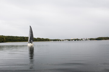 Regaty na jeziorze Ukiel 2024 © Krzysiek Cegiełka