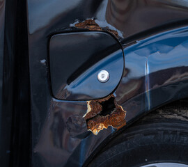 Tank filler cap og a crash damaged car.