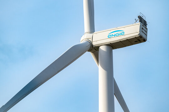 Parc &eacute;olien. Eolienne du fabricant Engie. Nacelle avec logo