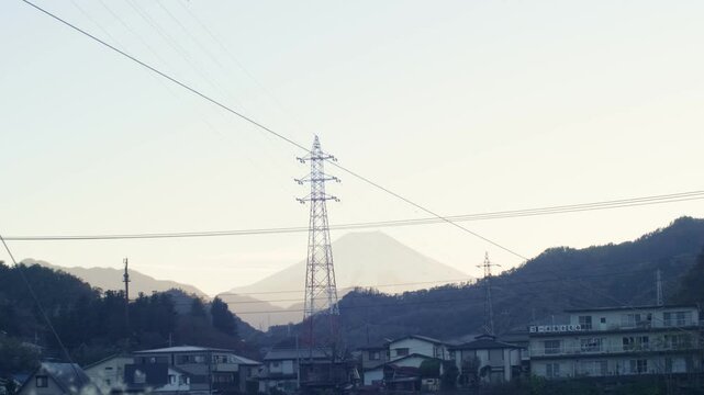 Otsuki and Mount Fuji: Nature and Scenic Beauty
Discover the picturesque charm of Mount Fuji as seen from the peaceful town of Otsuki.