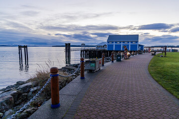 Obraz premium Scenic Sunrise Along Sidney Waterfront on Vancouver Island, BC, Canada