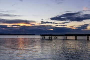 Obraz premium Serene Sunrise Over Sidney Pier on Vancouver Island, BC, Canada