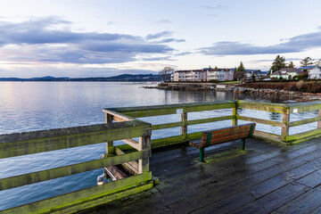 Fototapeta premium Serene Sunrise Over Sidney Pier on Vancouver Island in Canada