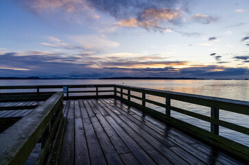 Obraz premium Peaceful Sunrise Over Waterfront Dock in Sidney, Vancouver Island Canada