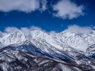 Obraz premium 冬の北アルプス 青空と山並み 長野県白馬村