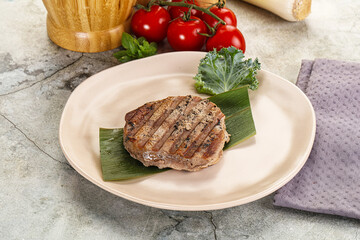 Grilled tuna medallion in the plate