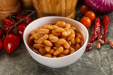 Canned beans in tomato sauce