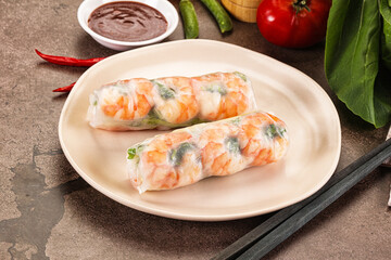 Vietnamese spring roll with prawn
