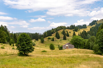 Maison de pierre dans un alpage