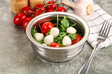 Salad with mozzarella and arugula