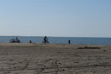 Arles oiseaux ciel mer bateaux