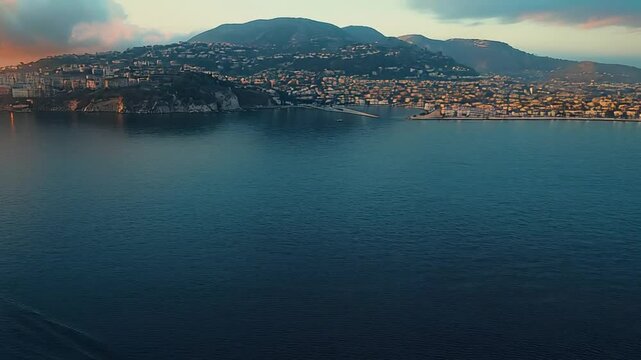 Navio com cont&ecirc;ineres coloridos navegando no mar Transporte de carga industrial
