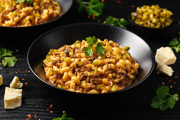 Cheeseburger Pasta with beef, melted cheese, gherkins and pasta