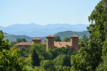 Fototapeta premium Scenic view of a historic castle nestled in the mountains