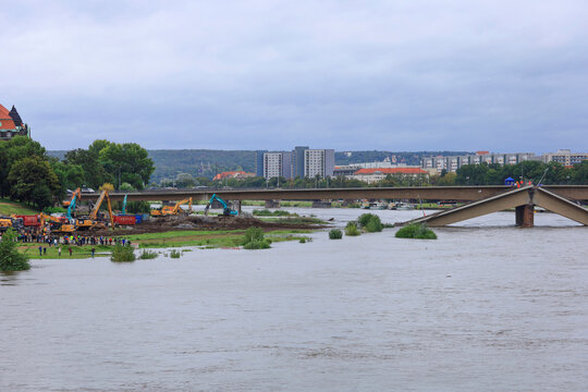 Partially collapsed Carolabr�cke in Dresden on 14.9.2024, Saxony, Germany, nobody