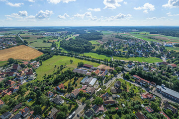 Obraz premium Ausblick auf Heilsbronn im Rangau östlich von Ansbach in Mittelfranken