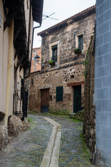 Calle rurales con casas de Poza de la Sal, Burgos