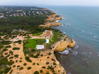 Farol de Alfanzina o Cabo Carvoeiro do Algarve en Lagoa Faro Portugal