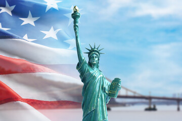 Fototapeta premium Statue of Liberty against American flag and bridge
