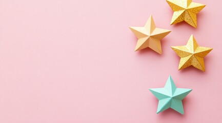 Obraz premium Gold and pastel paper stars on a pink background with copy space for text