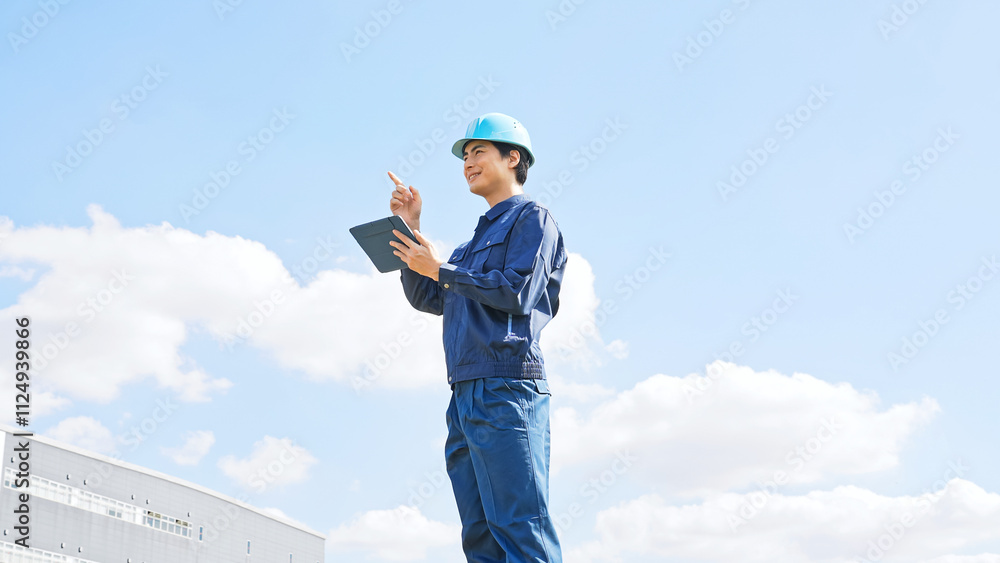 Poster エンジニア、工場、タブレット、技術者、建設、DX、テック、倉庫、作業員、男性、工事、現場、日本人、青空、ビジネス、ビル、建物、デジタル、テクノロジー、環境、マンション、物流、産業、製造業、解体、ネットワーク、IIoT、IoT、システム、ERP、WMS、ICT、IT、AI、メンテナンス、点検、検査、仕事、電力、発電、インフラ、安全、ヘルメット、未来、データ、通信、建築、設計、作業服、人物