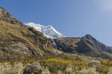Fototapeta premium View of the snow-capped mountains of the Cordillera Blanca, located on the road between the provinces of Carhuaz and Asuncion, near Punta Olimpica. Ancash, Peru.