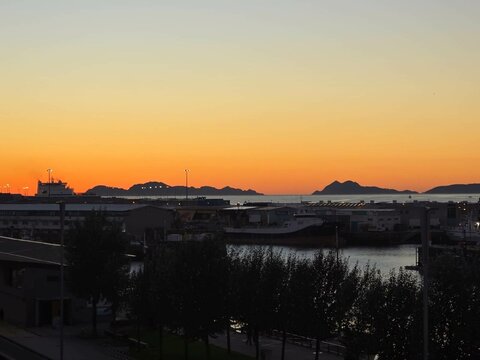 Amanecer en el puerto de Vigo, Galicia