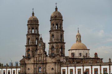 Fototapeta premium Basílica de Nuestra Señora de Zapopan, house of god, arquitectura, catedral, edificio, religiones, hito, europa, cúpula, torre, basílica, viajando, italia, ciudad, turismo, cielo