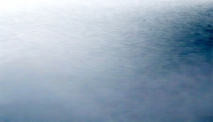 Obraz premium Rippling reflections of the sky on tranquil lake waters at dusk