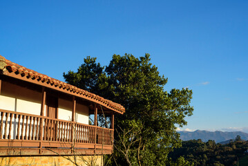 Antiguo granero tradicional en Asturias, hórreo