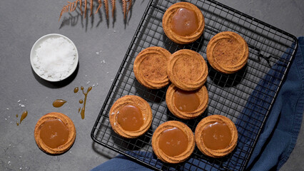 Biscuits with salted caramel