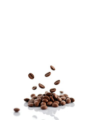 Naklejka premium Transparent background allows floating coffee beans to stand out in a visually appealing and minimalistic PNG image design._00001_