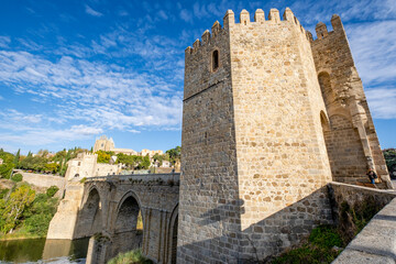 Obraz premium San Martín bridge, medieval bridge over the river Tagus, Toledo, Castilla-La Mancha, Spain