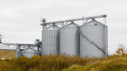 Getreidesilos zur Getreidereinigung, -trocknung und -lagerung