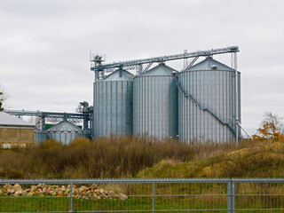 Getreidesilos zur Getreidereinigung, -trocknung und -lagerung