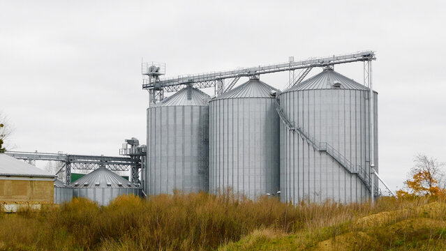 Getreidesilos zur Getreidereinigung, -trocknung und -lagerung