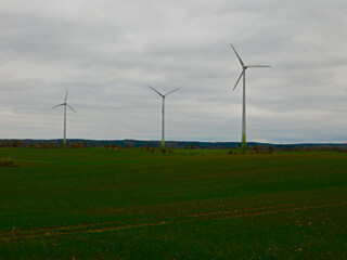 Windkraftanlage auf den Feld zur Energiegewinnung