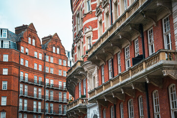 London architecture depicting affluent urban living