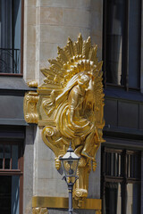 Leipzig, goldene Wandskulptur-/ Plakette an historischem Bankgebäude