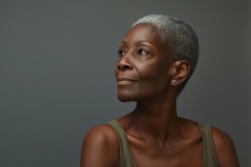 Obraz premium Studio beauty portrait of a senior elegant African American woman